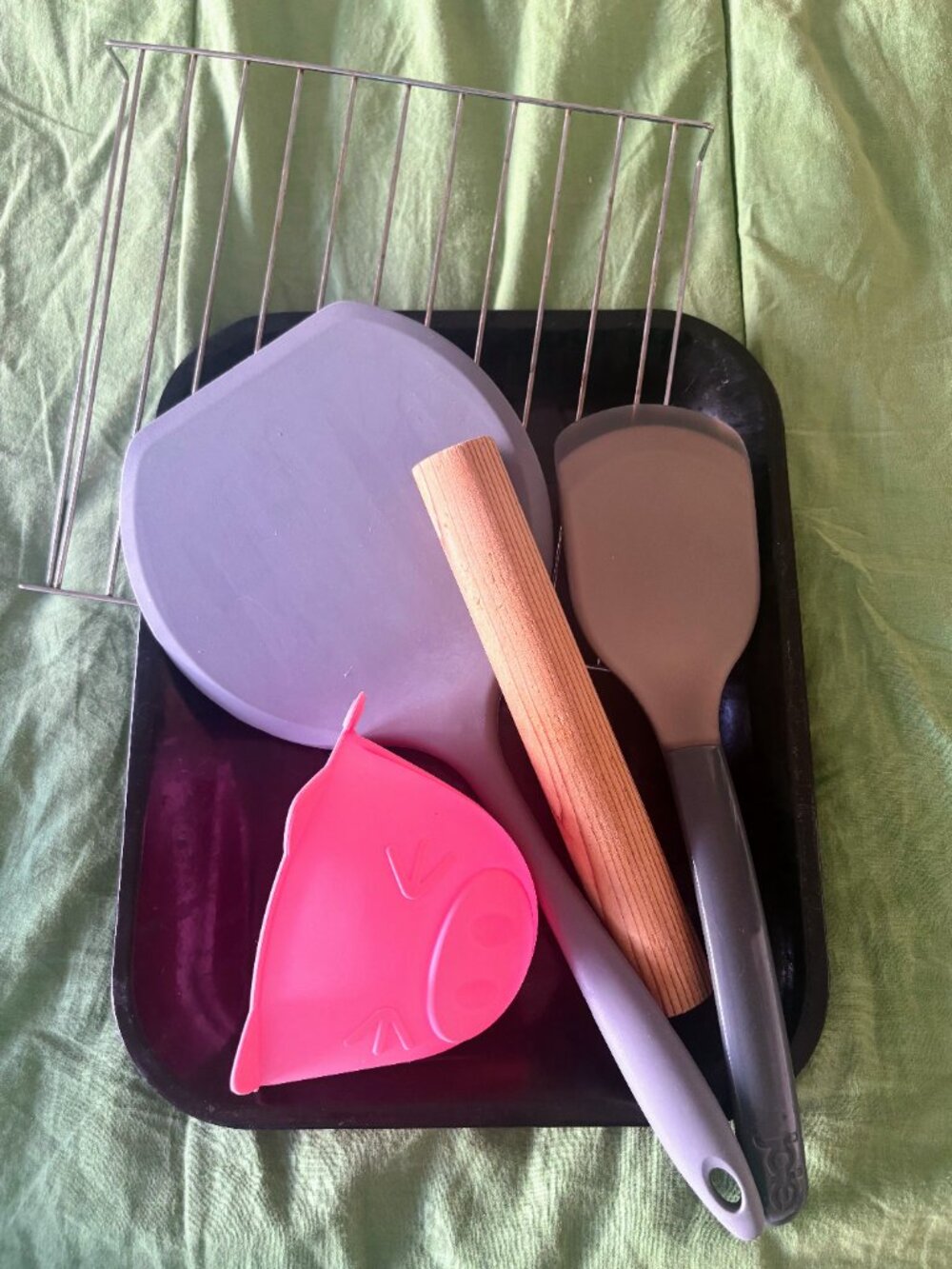 6-Piece Assortment of Small Baking Accessories